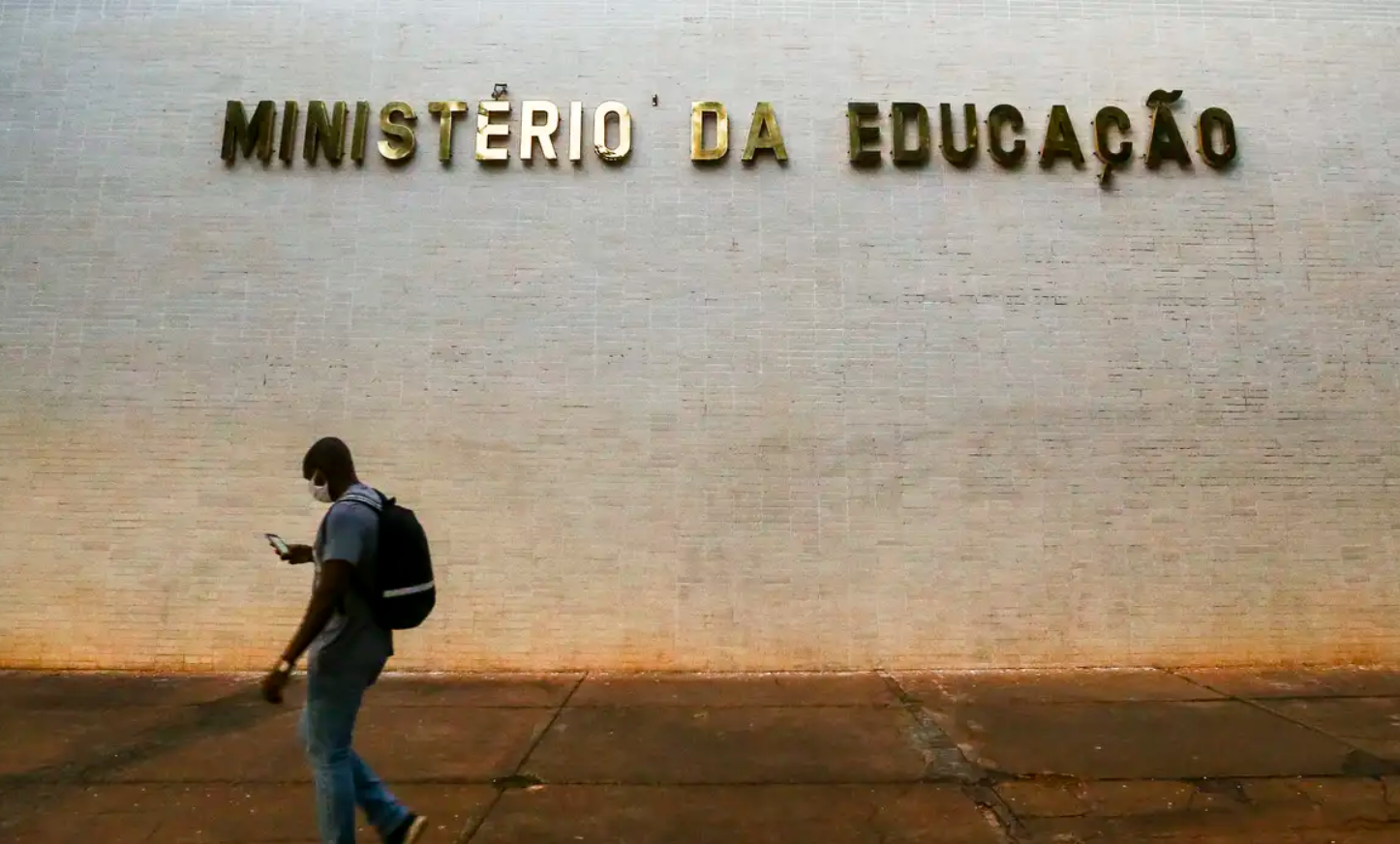 MEC divulga lista e autoriza 456 cursos semipresenciais pelo país 2 MEC divulga lista e autoriza 456 cursos semipresenciais pelo país - Imagem do artigo