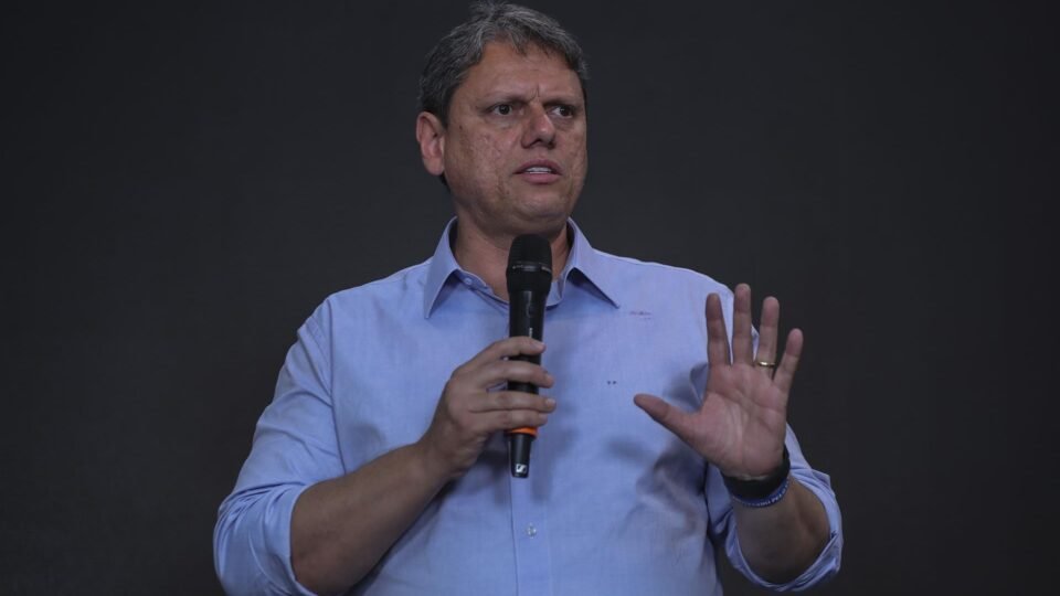 Tarcísio adia viagem a Brasília e pede ao STF para visitar Bolsonaro 2 Tarcísio adia viagem a Brasília e pede ao STF para visitar Bolsonaro - Imagem do artigo