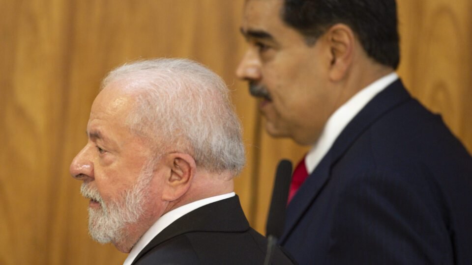 Levitsky visita Lula, exalta regime brasileiro e critica Washington 2 Levitsky visita Lula, exalta regime brasileiro e critica Washington - Imagem do artigo