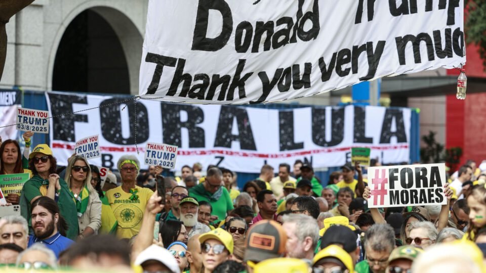 Protestos pró-Trump exigem impeachment de Lula e Moraes e expõem silêncio da grande mídia 2 Protestos pró-Trump exigem impeachment de Lula e Moraes e expõem silêncio da grande mídia - Imagem do artigo