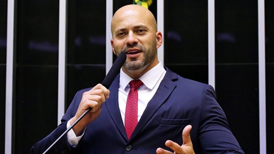 Secretaria do Rio afasta direção de colônia após STF questionar visitas a Daniel Silveira 2 Secretaria do Rio afasta direção de colônia após STF questionar visitas a Daniel Silveira - Imagem do artigo