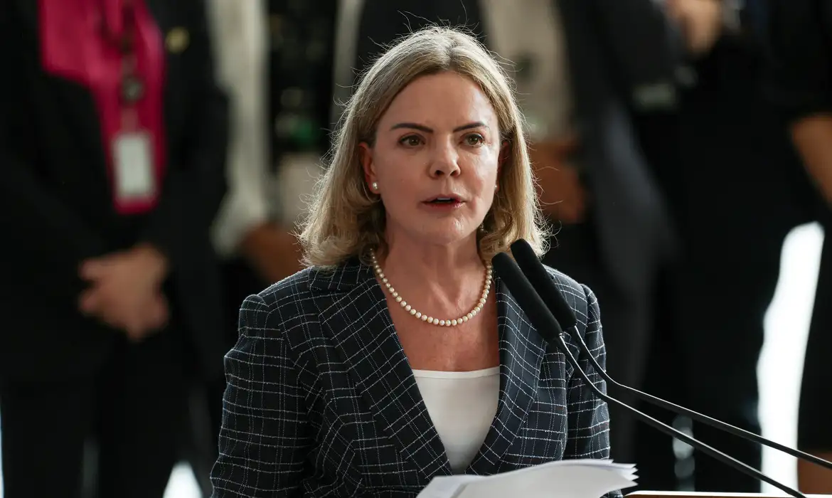 Gleisi pressiona ministros do Centrão para barrar votação de urgência da anistia 2 Gleisi pressiona ministros do Centrão para barrar votação de urgência da anistia - Imagem do artigo