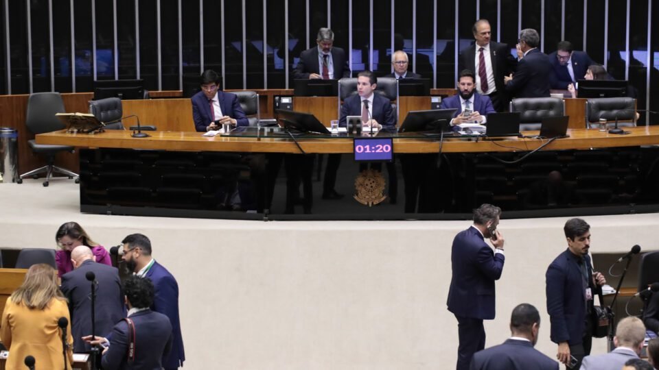 Motta autoriza voto secreto e ironiza Lindbergh por recorrer ao STF 2 Motta autoriza voto secreto e ironiza Lindbergh por recorrer ao STF - Imagem do artigo