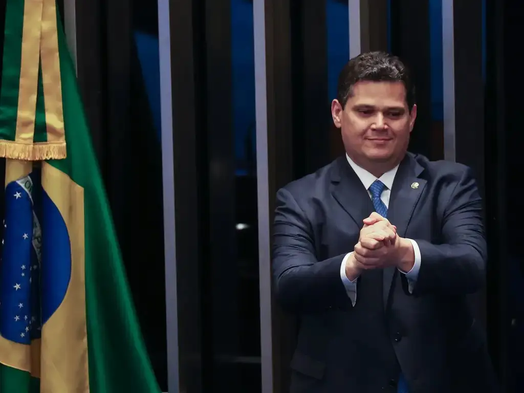 Alcolumbre prepara texto alternativo e pressiona Câmara sobre projeto de anistia 2 Alcolumbre prepara texto alternativo e pressiona Câmara sobre projeto de anistia - Imagem do artigo