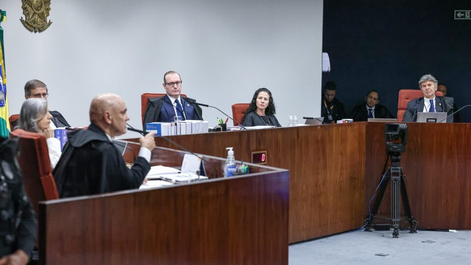 STF impõe 27 anos de prisão a Bolsonaro e julgamento desperta críticas crescentes 2 STF impõe 27 anos de prisão a Bolsonaro e julgamento desperta críticas crescentes - Imagem do artigo