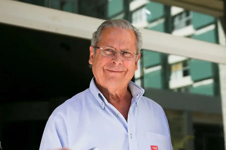 Condenado do mensalão diz ter pago por seus atos e critica projeto de anistia na Câmara 2 Condenado do mensalão diz ter pago por seus atos e critica projeto de anistia na Câmara - Imagem do artigo