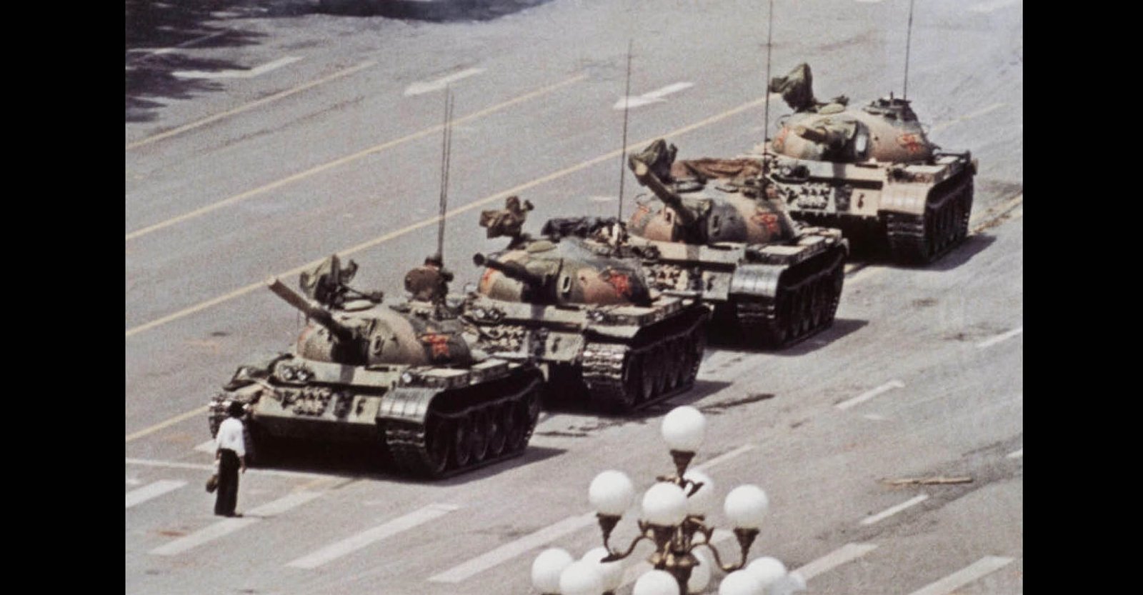 Tanques em Tiananmen expõem face violenta do regime chinês e o silêncio do Ocidente 2 Tanques em Tiananmen expõem face violenta do regime chinês e o silêncio do Ocidente - Imagem do artigo