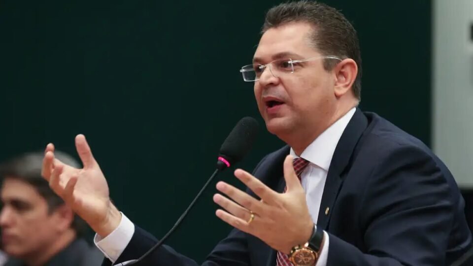 PL pressiona relator e exige anistia total aos condenados de 8/1 2 PL pressiona relator e exige anistia total aos condenados de 8/1 - Imagem do artigo