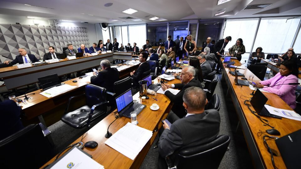 CPMI do INSS cobra STF e mira parlamentares suspeitos em esquema de descontos 2 CPMI do INSS cobra STF e mira parlamentares suspeitos em esquema de descontos - Imagem do artigo