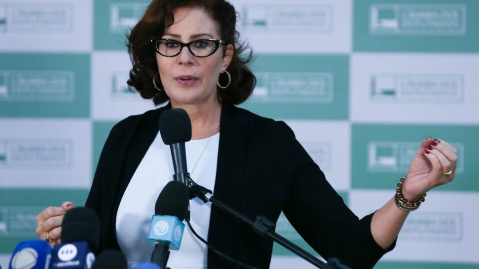 PF isenta Carla Zambelli de coagir STF e obstruir investigações 2 PF isenta Carla Zambelli de coagir STF e obstruir investigações - Imagem do artigo