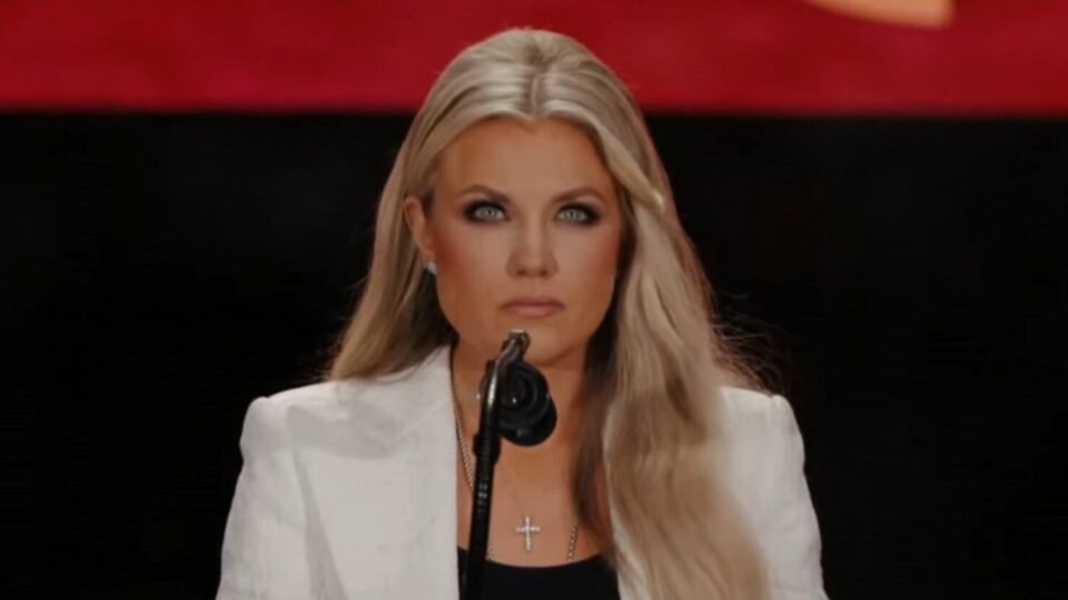 Erika Kirk perdoa assassino de Charlie diante de 200 mil pessoas 2 Erika Kirk perdoa assassino de Charlie diante de 200 mil pessoas - Imagem do artigo