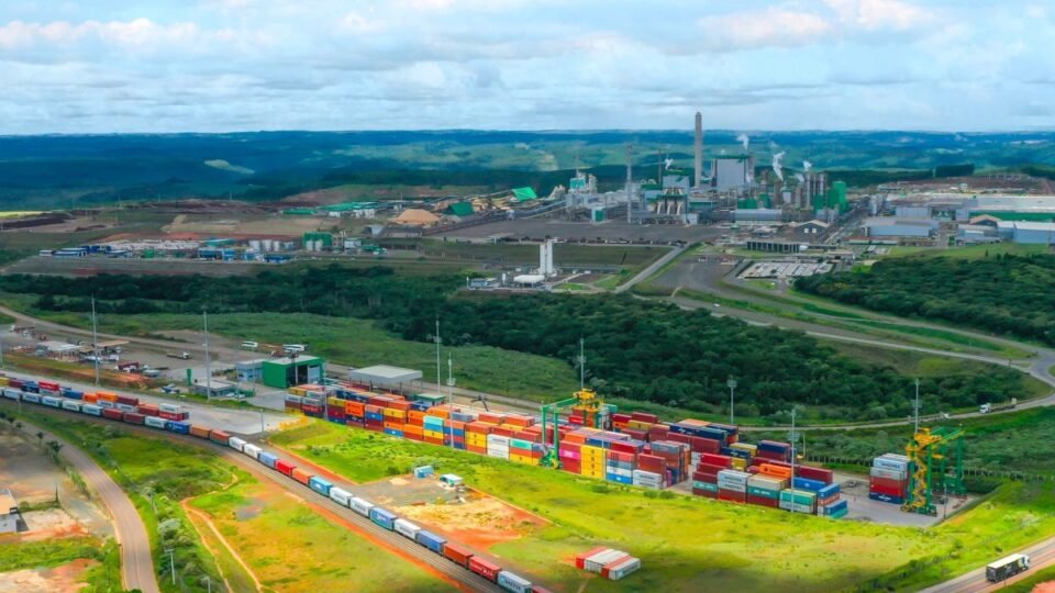Terminal KBT bate recorde de contêineres e reforça eficiência logística no Paraná 2 Terminal KBT bate recorde de contêineres e reforça eficiência logística no Paraná - Imagem do artigo