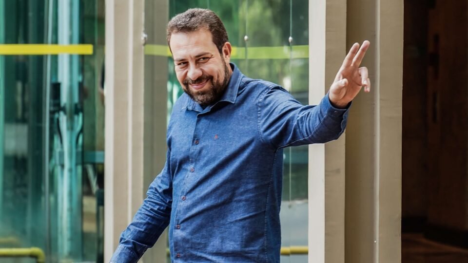Boulos propõe nova taxa de 7% sobre big techs e promete repasse direto a usuários 2 Boulos propõe nova taxa de 7% sobre big techs e promete repasse direto a usuários - Imagem do artigo