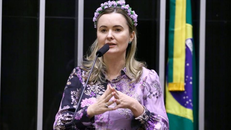 PT aciona PGR após deputada chamar Lula de “corrupto de nove dedos” 2 PT aciona PGR após deputada chamar Lula de “corrupto de nove dedos” - Imagem do artigo