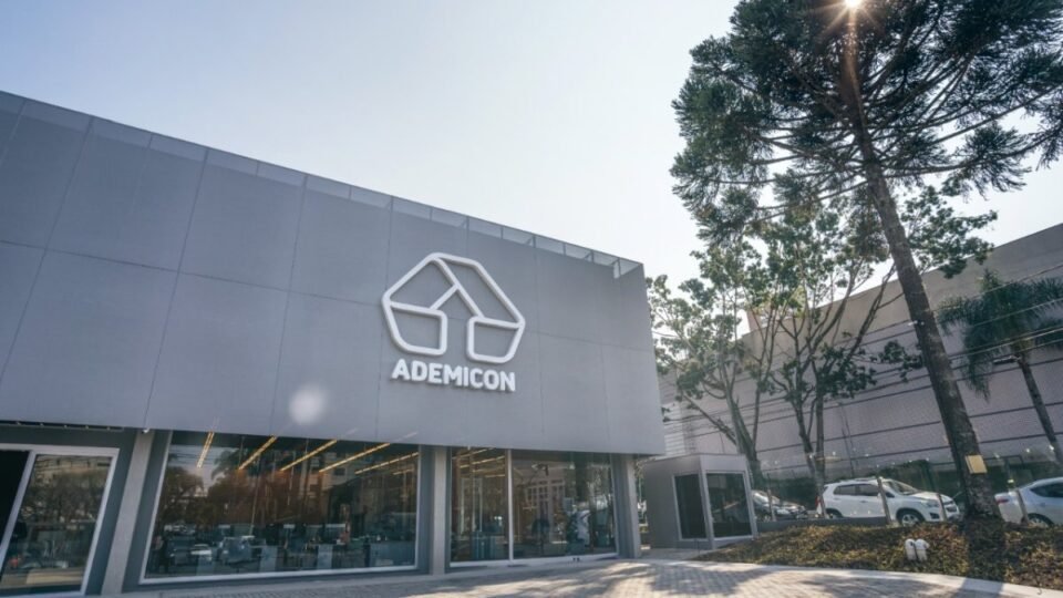 Ademicon bate R$ 4,3 bi em agosto e dispara acima do mercado 1 geraldenoticias 1758766763