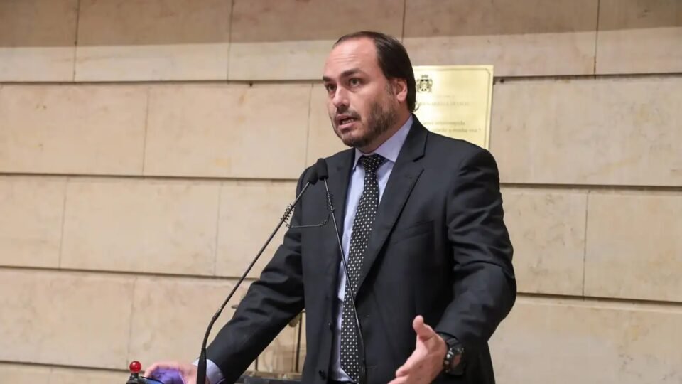 Carlos Bolsonaro acelera visitas a Santa Catarina e consolida favoritismo ao Senado 2 Carlos Bolsonaro acelera visitas a Santa Catarina e consolida favoritismo ao Senado - Imagem do artigo