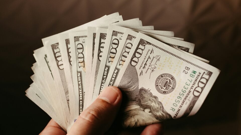 Brasileiros adotam dólar para blindar patrimônio e reduzir exposição ao real 2 Brasileiros adotam dólar para blindar patrimônio e reduzir exposição ao real - Imagem do artigo