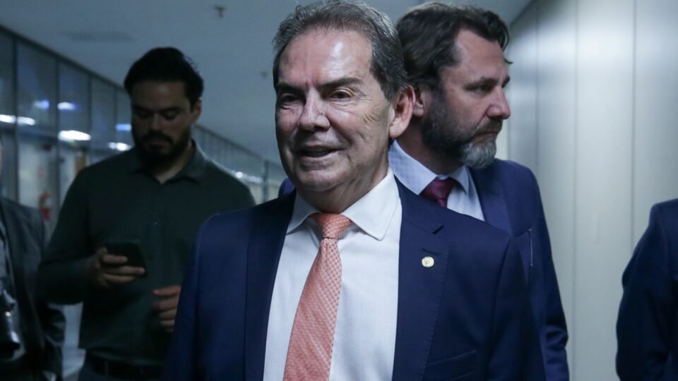 Relator diz que PL da dosimetria corta até 11 anos da pena de Bolsonaro 2 Relator diz que PL da dosimetria corta até 11 anos da pena de Bolsonaro - Imagem do artigo