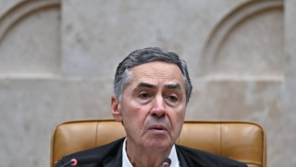 Barroso propõe reduzir penas dos condenados menores do 8 de janeiro ao unificar crimes 2 Barroso propõe reduzir penas dos condenados menores do 8 de janeiro ao unificar crimes - Imagem do artigo