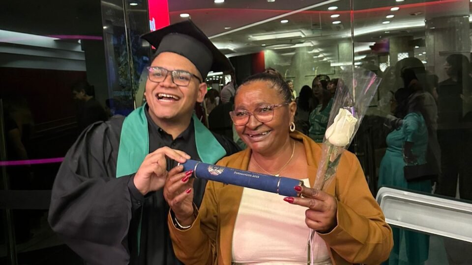 Cursinho solidário garante diploma de Medicina a jovem de baixa renda 2 Cursinho solidário garante diploma de Medicina a jovem de baixa renda - Imagem do artigo
