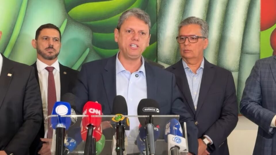 Tarcísio reage e afasta PCC de caso das bebidas adulteradas em SP 2 Tarcísio reage e afasta PCC de caso das bebidas adulteradas em SP - Imagem do artigo