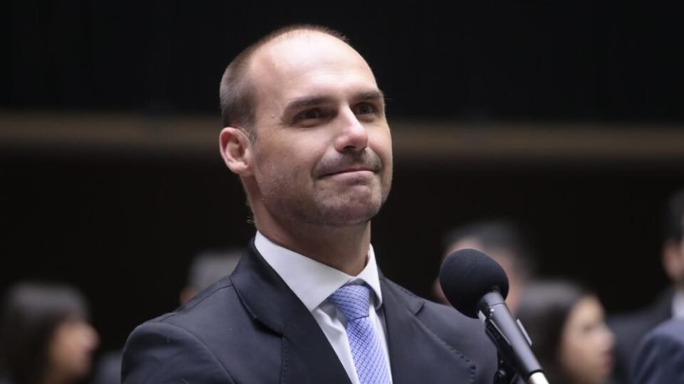 Cassação de Eduardo Bolsonaro eleva tensão entre oposição e STF 2 Cassação de Eduardo Bolsonaro eleva tensão entre oposição e STF - Imagem do artigo