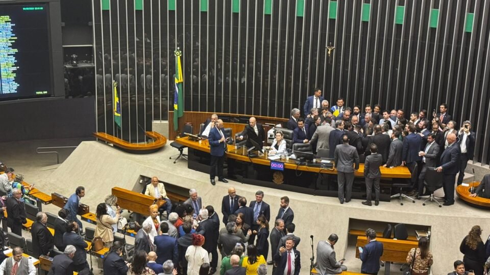 Oposição articula manobras regimentais para resgatar anistia ampla dos atos de 8 de janeiro 2 Oposição articula manobras regimentais para resgatar anistia ampla dos atos de 8 de janeiro - Imagem do artigo