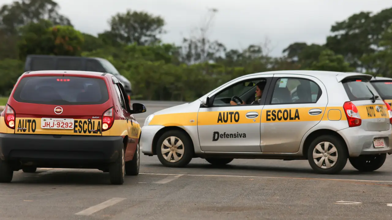 Lula autoriza medida que elimina autoescola obrigatória na CNH 2 Lula autoriza medida que elimina autoescola obrigatória na CNH - Imagem do artigo