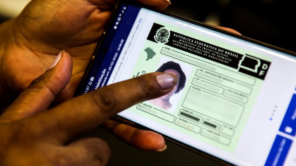 Governo abre consulta para acabar com exigência de autoescola na CNH e cortar custos 2 Governo abre consulta para acabar com exigência de autoescola na CNH e cortar custos - Imagem do artigo