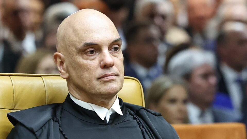 Moraes acelera ação no STF e coloca mandato de Eduardo Bolsonaro em risco 2 Moraes acelera ação no STF e coloca mandato de Eduardo Bolsonaro em risco - Imagem do artigo