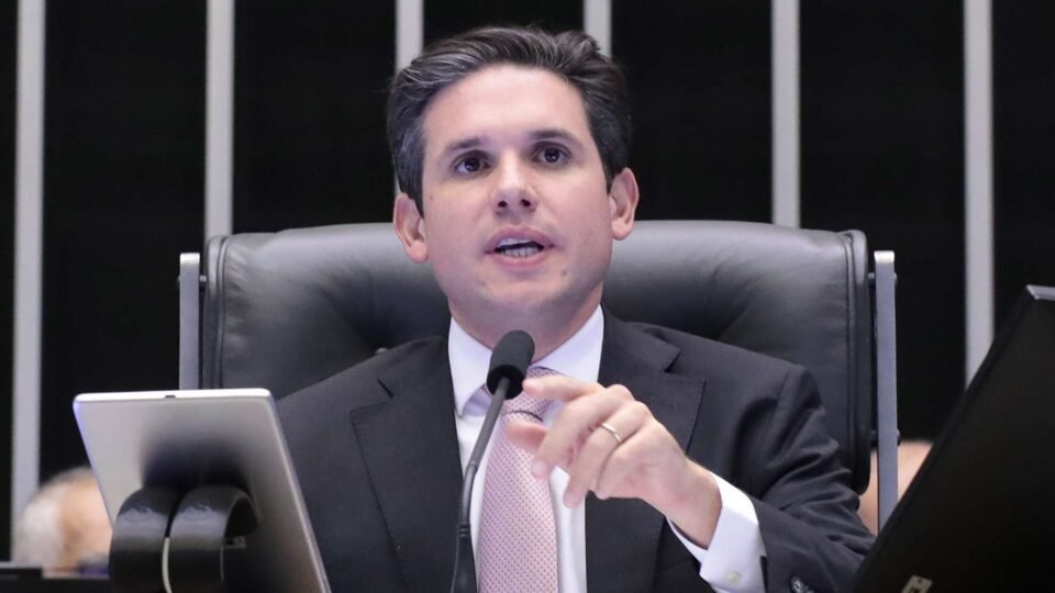 Câmara aprova isenção de IR a salários de até R$ 5 mil e cria nova cobrança sobre alta renda 2 Câmara aprova isenção de IR a salários de até R$ 5 mil e cria nova cobrança sobre alta renda - Imagem do artigo
