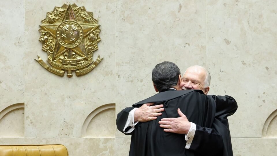 Barroso deixa STF, parte para retiro espiritual e Fachin assume com enfoque disciplinar 2 Barroso deixa STF, parte para retiro espiritual e Fachin assume com enfoque disciplinar - Imagem do artigo