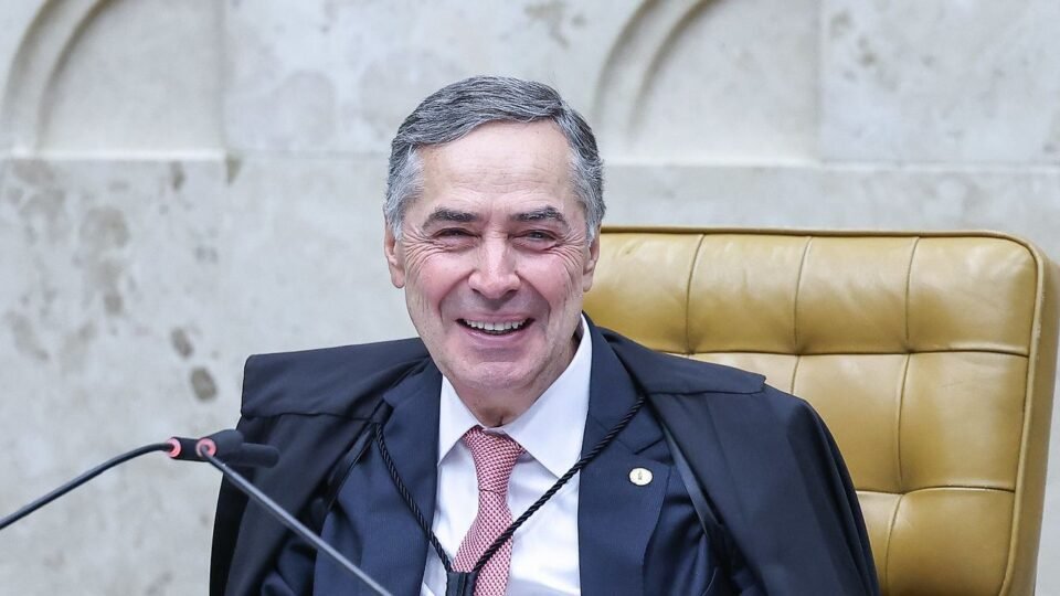 Relatório revela que Barroso gastou R$ 5,9 milhões em voos da FAB na chefia do STF 2 Relatório revela que Barroso gastou R$ 5,9 milhões em voos da FAB na chefia do STF - Imagem do artigo