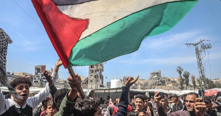 Hamas aceita negociar reféns e Trump ordena Israel a suspender ataques 2 Hamas aceita negociar reféns e Trump ordena Israel a suspender ataques - Imagem do artigo