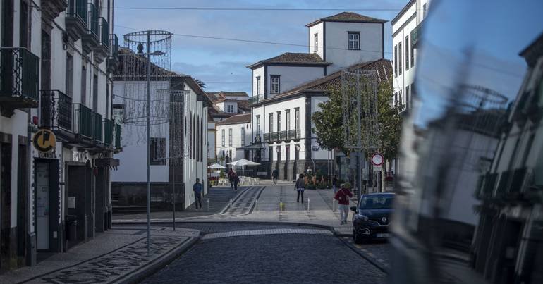 Pedro Nascimento Cabral anuncia 200 novas casas e expõe falhas do PS em Ponta Delgada 2 Pedro Nascimento Cabral anuncia 200 novas casas e expõe falhas do PS em Ponta Delgada - Imagem do artigo