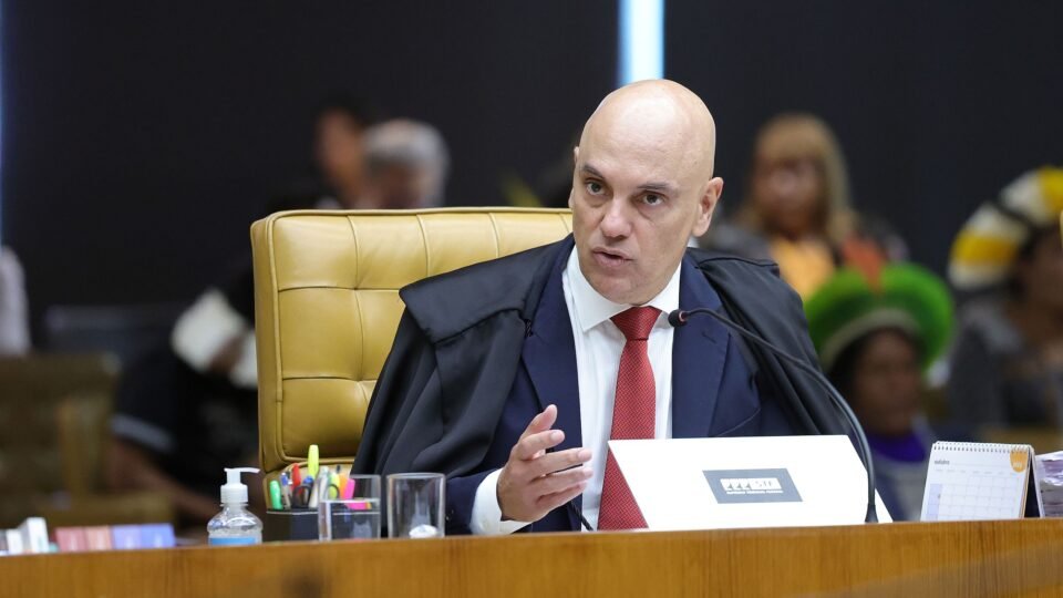 Editorial da Folha admite excessos do STF e extradição de ex-assessor expõe novas pressões 2 Editorial da Folha admite excessos do STF e extradição de ex-assessor expõe novas pressões - Imagem do artigo
