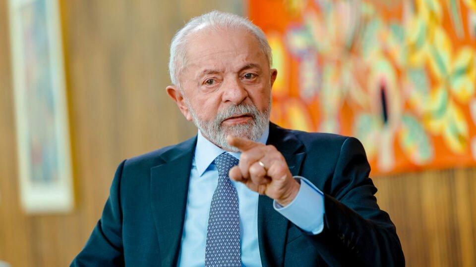 Gastos de Lula disparam dívida e podem forçar ajuste drástico em 2027 2 Gastos de Lula disparam dívida e podem forçar ajuste drástico em 2027 - Imagem do artigo