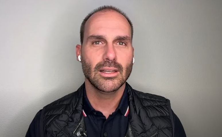 Eduardo Bolsonaro confirma pré-candidatura em 2026 e diz que campanha pode ocorrer dos EUA 2 Eduardo Bolsonaro confirma pré-candidatura em 2026 e diz que campanha pode ocorrer dos EUA - Imagem do artigo