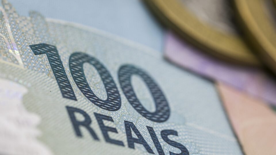 Câmara classifica salário de R$ 50 mil como “super-rico” e reacende debate sobre impostos 2 Câmara classifica salário de R$ 50 mil como “super-rico” e reacende debate sobre impostos - Imagem do artigo