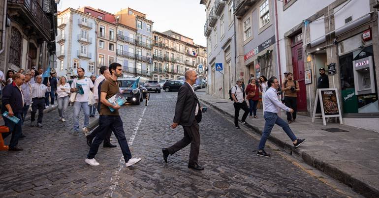 Pizarro exibe terreno para 800 casas no Porto e rebate críticas da coligação rival 2 Pizarro exibe terreno para 800 casas no Porto e rebate críticas da coligação rival - Imagem do artigo