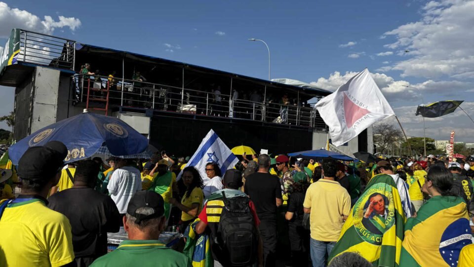 Direita marcha em Brasília e pressiona Congresso por anistia aos presos de 8 de janeiro 2 Direita marcha em Brasília e pressiona Congresso por anistia aos presos de 8 de janeiro - Imagem do artigo