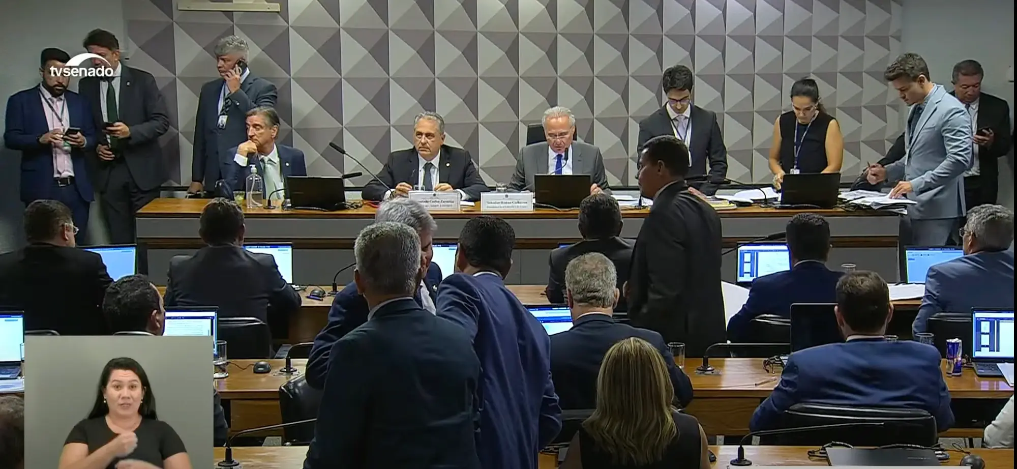 MP 1.303 avança com IR único de 17,5% e preserva isenção de LCI e LCA 2 MP 1.303 avança com IR único de 17,5% e preserva isenção de LCI e LCA - Imagem do artigo