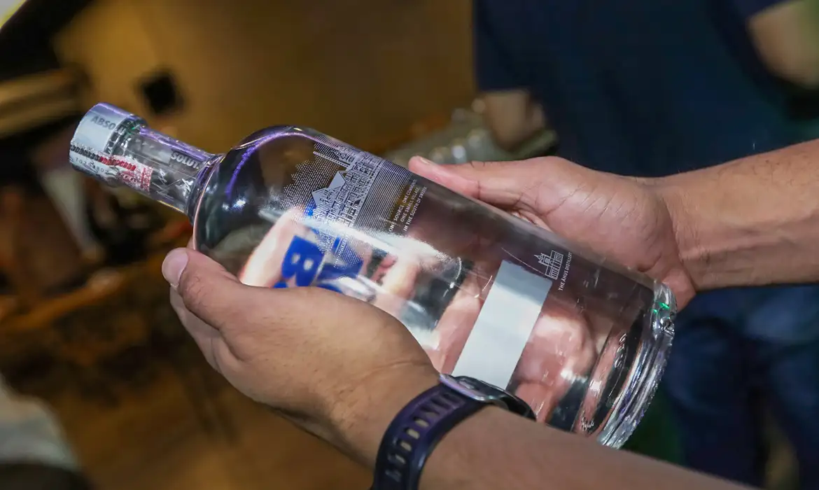 Polícia de SP identifica adição externa de metanol e amplia cerco a bebidas adulteradas 2 Polícia de SP identifica adição externa de metanol e amplia cerco a bebidas adulteradas - Imagem do artigo