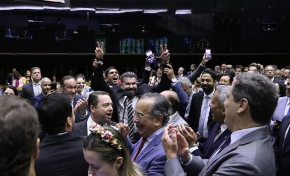 Câmara enterra MP de Lula e frustra novo aumento de impostos 2 Câmara enterra MP de Lula e frustra novo aumento de impostos - Imagem do artigo