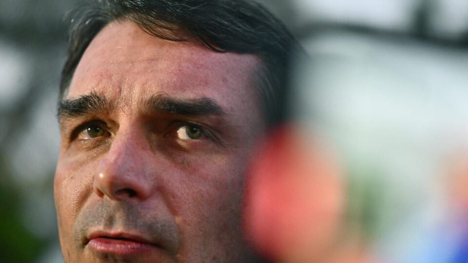 Flávio Bolsonaro assegura votos para aprovar anistia original no Congresso 2 Flávio Bolsonaro assegura votos para aprovar anistia original no Congresso - Imagem do artigo