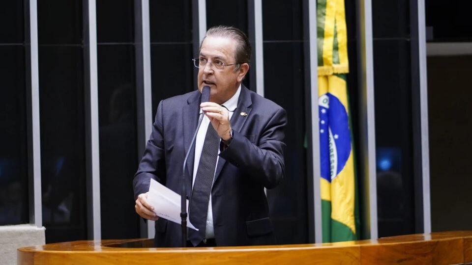 Deputado convoca audiência e pressiona sindicalistas sobre fim da escala 6×1 2 Deputado convoca audiência e pressiona sindicalistas sobre fim da escala 6×1 - Imagem do artigo