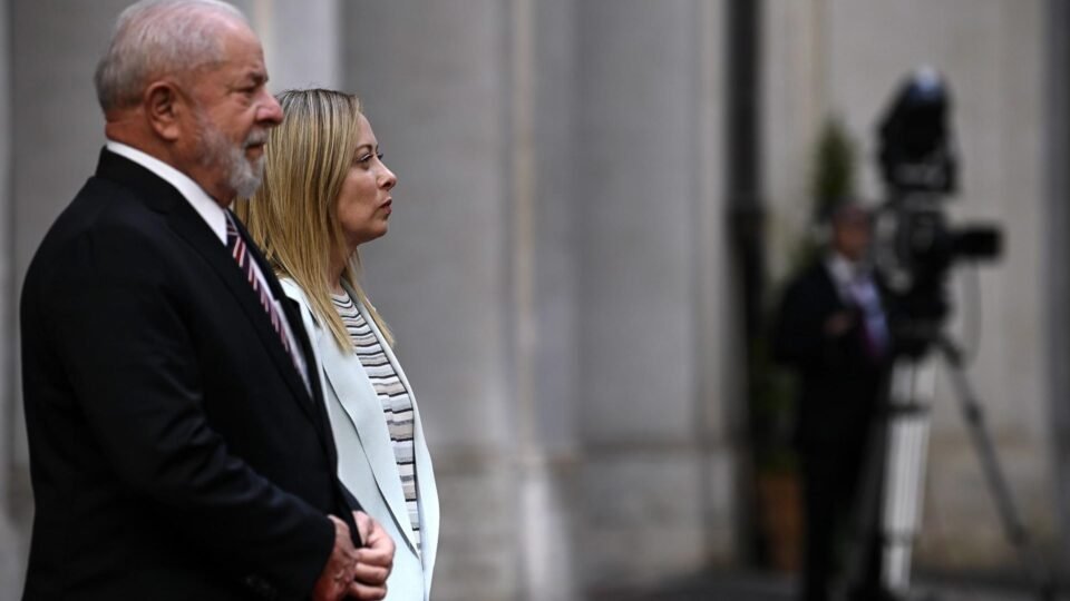 Lula desembarca em Roma, encontra papa e ignora Meloni em agenda relâmpago 2 Lula desembarca em Roma, encontra papa e ignora Meloni em agenda relâmpago - Imagem do artigo