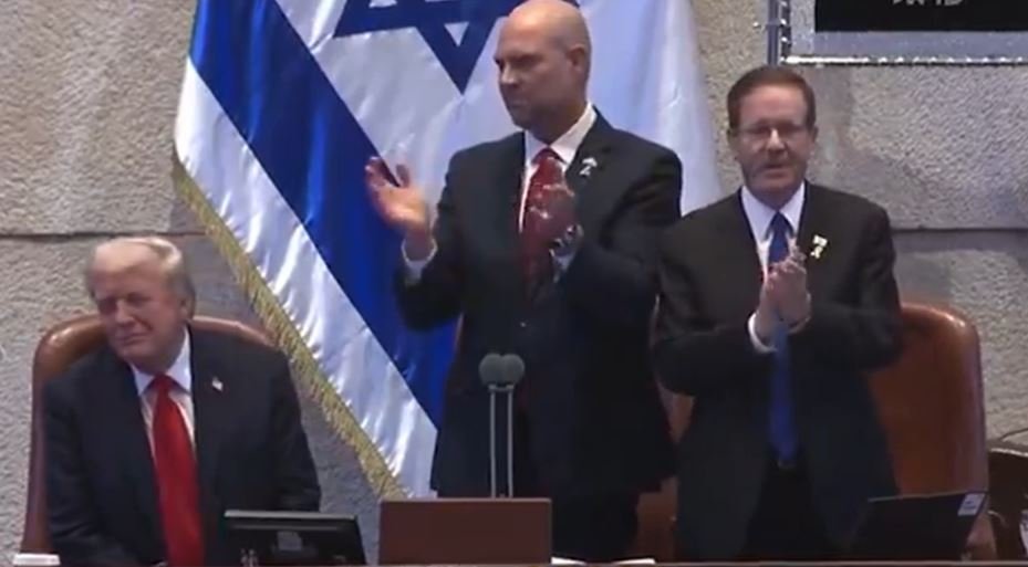 Trump celebra cessar-fogo e é aplaudido no Parlamento de Israel 2 Trump celebra cessar-fogo e é aplaudido no Parlamento de Israel - Imagem do artigo