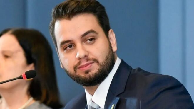 CBP expõe fraude e pressiona STF: caso Filipe Martins ganha novo capítulo 2 CBP expõe fraude e pressiona STF: caso Filipe Martins ganha novo capítulo - Imagem do artigo