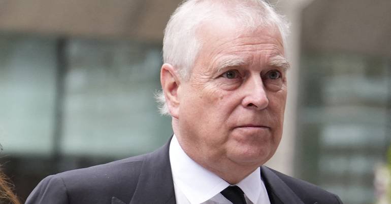 Email revela que príncipe André manteve contato com Epstein após foto com Giuffre 2 Email revela que príncipe André manteve contato com Epstein após foto com Giuffre - Imagem do artigo